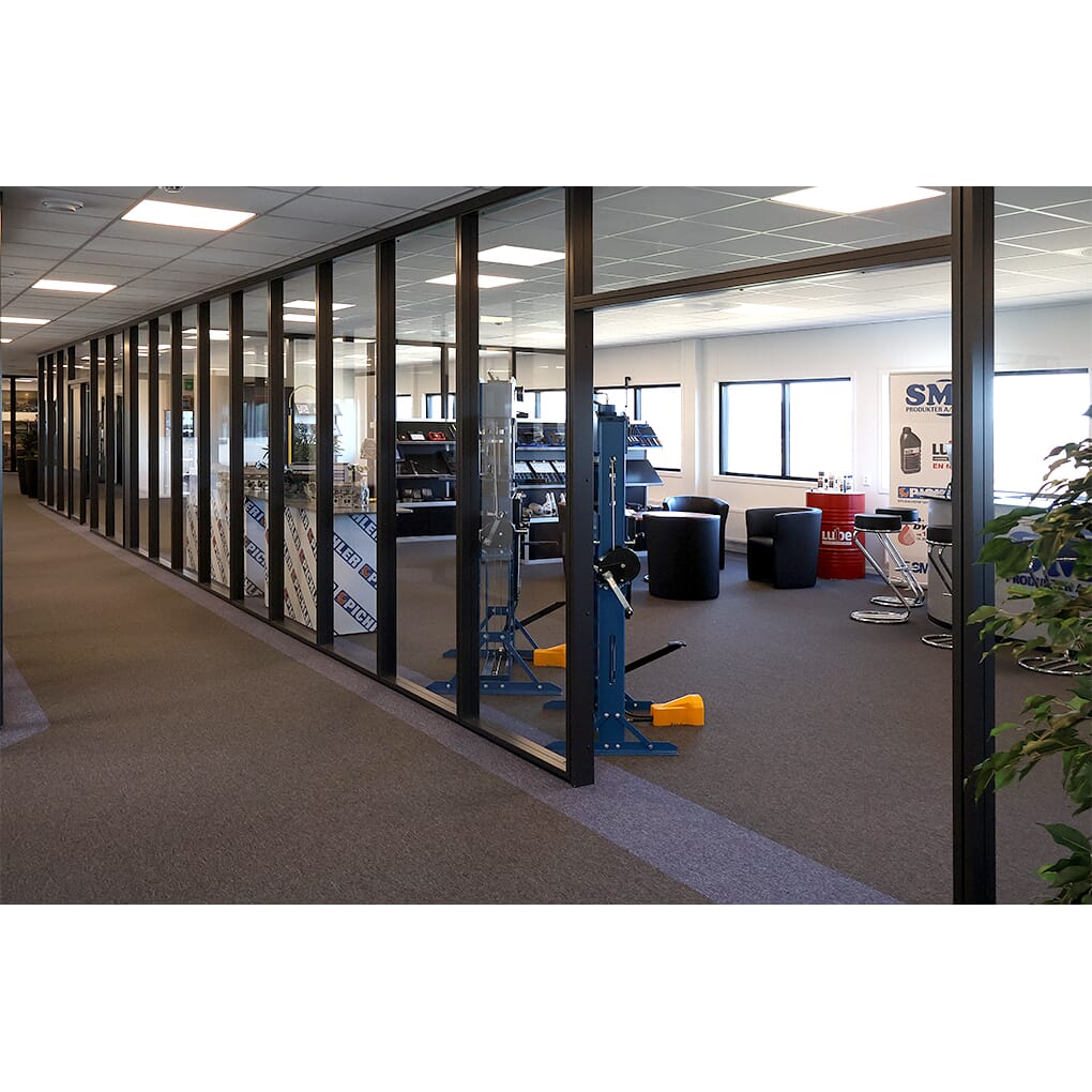 Utstilling fra korridor.jpg